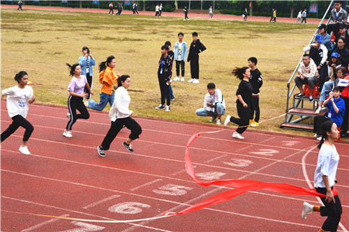 女子跑步2.JPG